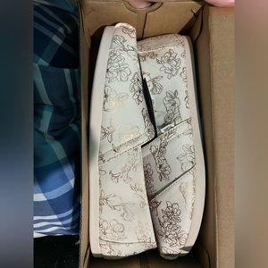 Brand new Toms size 9 women’s